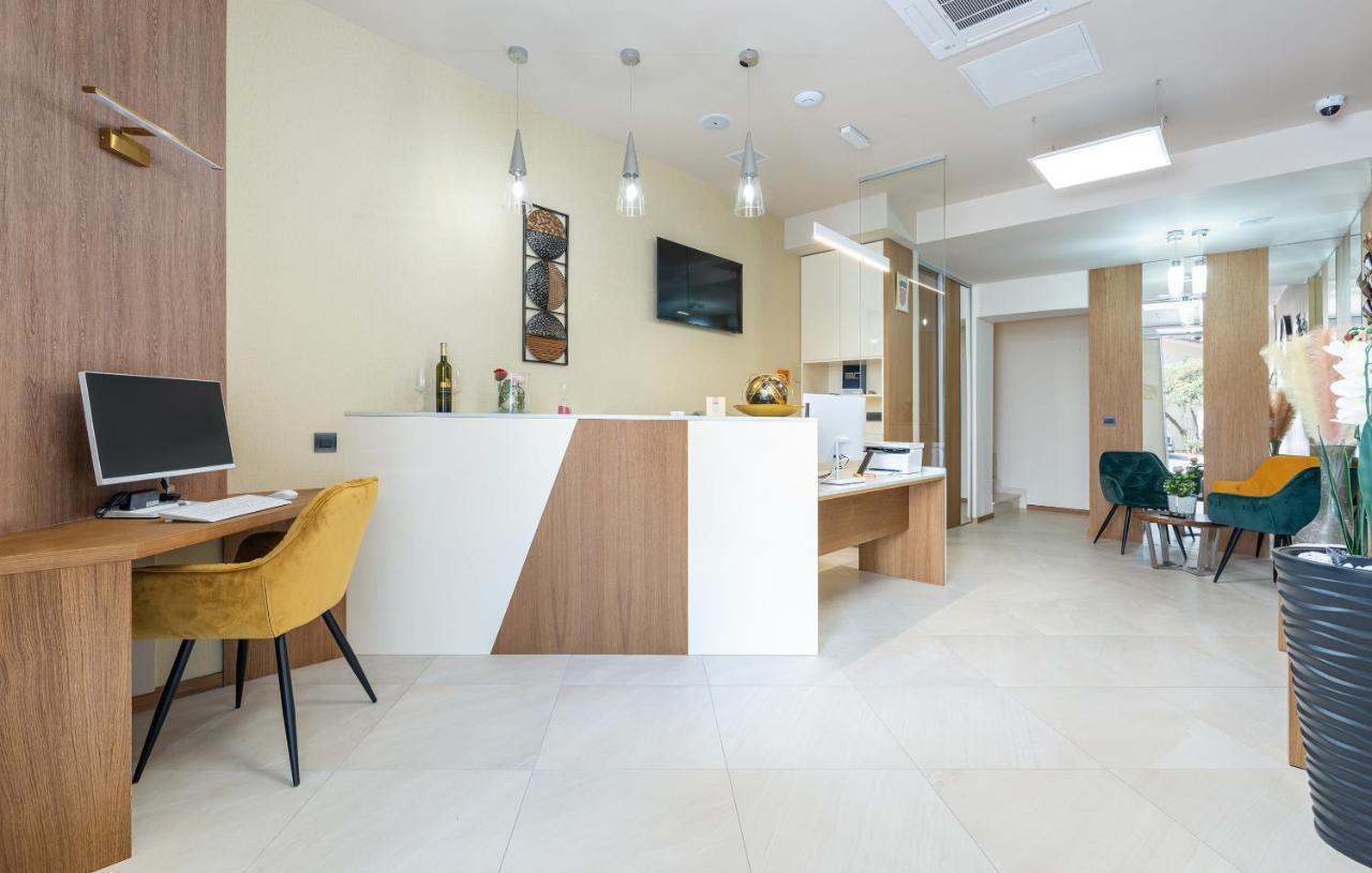 Hotel Dua Residence โปเรช ภายนอก รูปภาพ