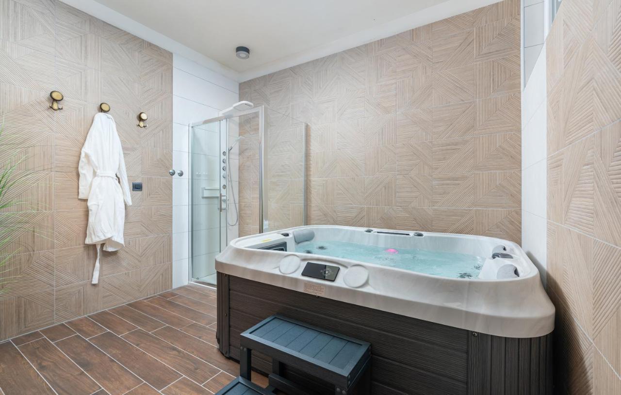Hotel Dua Residence โปเรช ภายนอก รูปภาพ